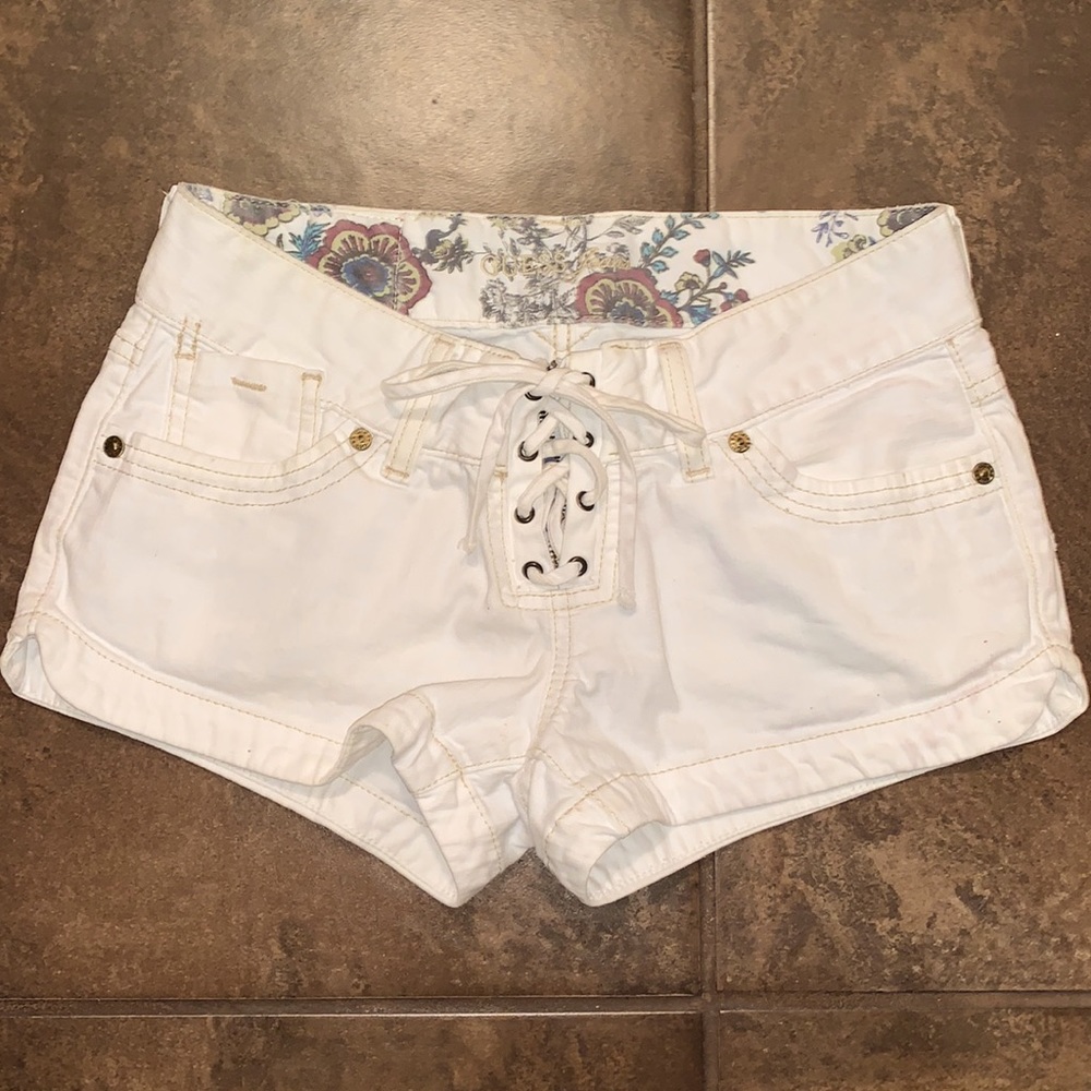 Women’s off white guess shorts. Size 27 (runs small)